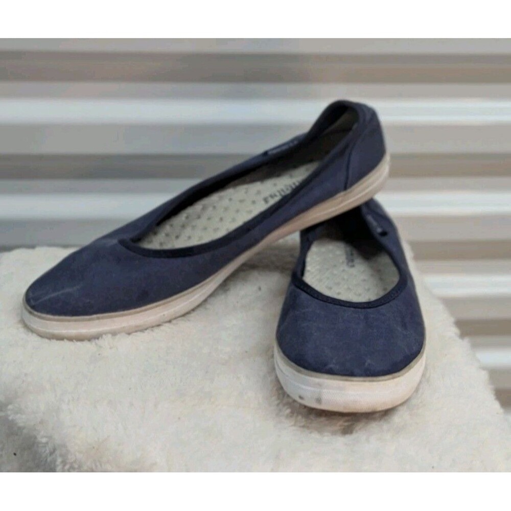 Minimalist Coastal Nautical Columbia 8 Weathered Blue Crankbait Slip On‎ Flats